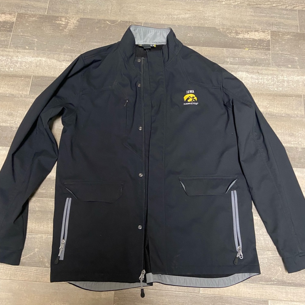 Men’s Under Armour Iowa Hawkeyes jacket- Large